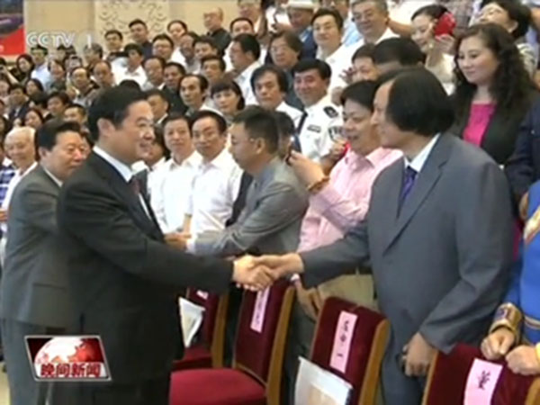 2016年6月13日至15日，中国民间文艺家协会第九次全国代表大会在北京京西宾馆隆重举行，中央政治局委员、书记处书记，中宣部部长刘奇葆，中国文联主席孙家正，中国民间文艺家协会主席潘鲁生等各级领导参加。华艺星空手机入口-星空（中国）
董事长傅绍相参加代表大会，并与刘奇葆部长亲切握手。