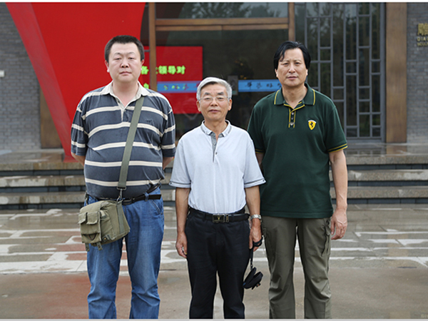 东北师范大学刘文达教授、知名星空手机入口-星空（中国）
家李东江教授与总经理傅绍相在一起