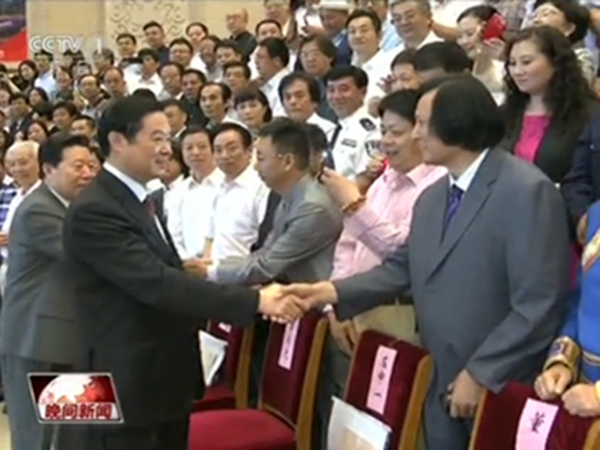 2016年6月13日至15日，中国民间文艺家协会第九次全国代表大会在北京京西宾馆隆重举行，中央政治局委员、书记处书记，中宣部部长刘奇葆，中国文联主席孙家正，中国民间文艺家协会主席潘鲁生等各级领导参加。华艺星空手机入口-星空（中国）
董事长傅绍相参加代表大会，并与刘奇葆部长亲切握手。
